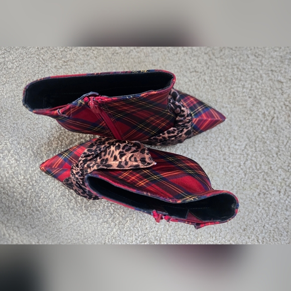 Torrid x Betsey Johnson Plaid and Leopard Print Bow Bootie Size 8 Wide - Picture 5 of 9